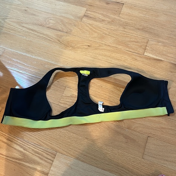 Under Armor Black with Green Zip Up Sports Bra Size 36A - Picture 2 of 6